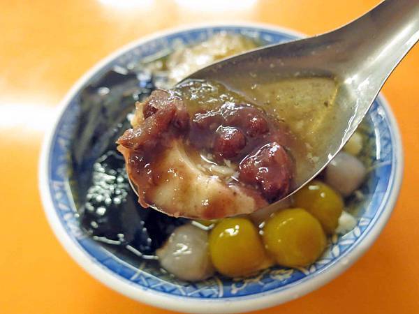 【林口美食】阿地桑豆花-配料多到爆炸的豆花店