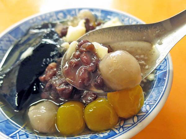 【林口美食】阿地桑豆花-配料多到爆炸的豆花店