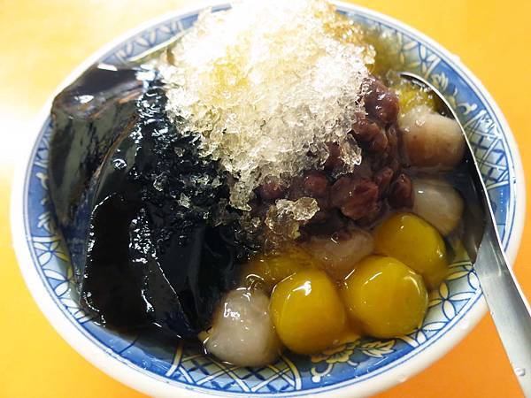 【林口美食】阿地桑豆花-配料多到爆炸的豆花店 【林口美食】阿地桑豆花-配料多到爆炸的豆花店