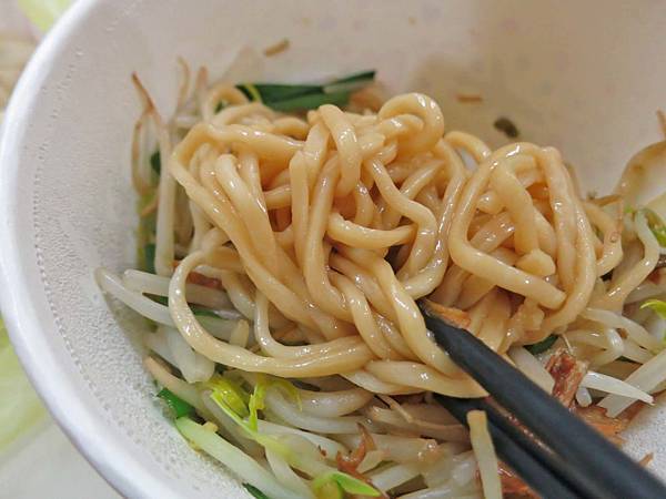 【台北美食】認真煮麵-79元就能吃到牛肉麵 【台北美食】認真煮麵-79元就能吃到牛肉麵