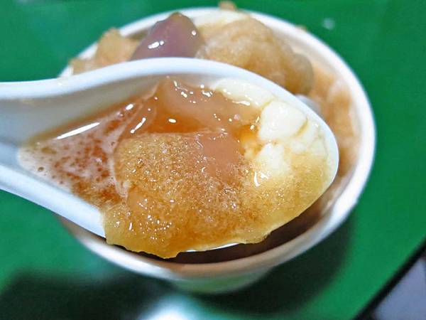 【蘆洲美食】呂記古早味豆花-排隊人潮沒停過，CP值爆表美食！