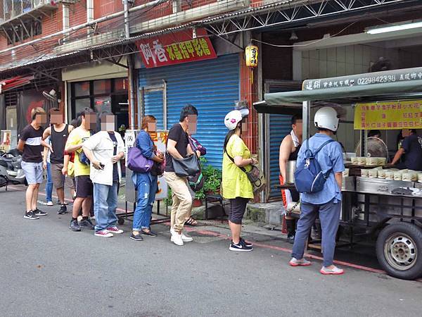 【蘆洲美食】呂記古早味豆花-排隊人潮沒停過，CP值爆表美食！