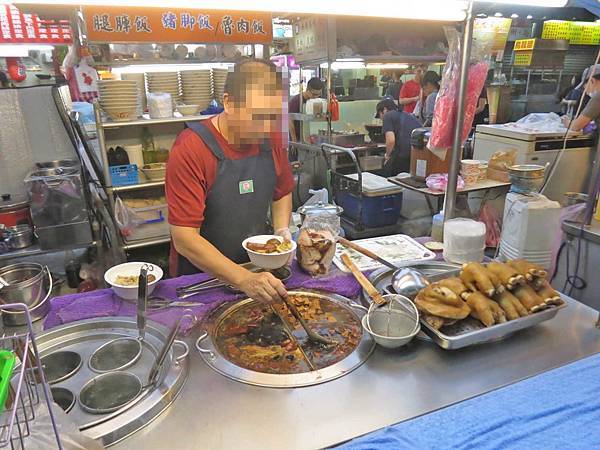 【台北美食】蔡家傳當歸豬腳豬腳飯-超大又厚實的豬腳飯