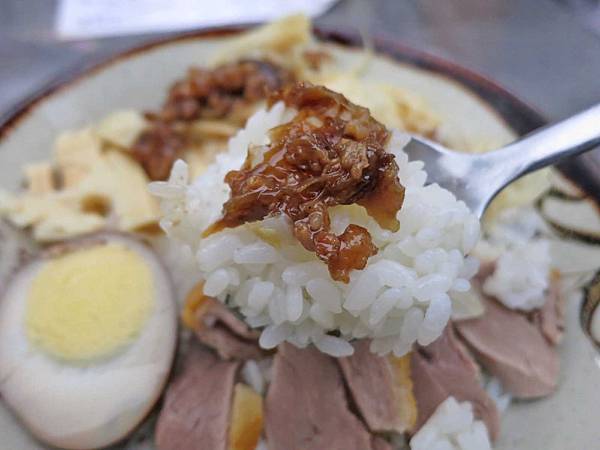 【台北美食】鄉村鵝肉-夜市裡的50年老店 【台北美食】鄉村鵝肉-夜市裡的50年老店