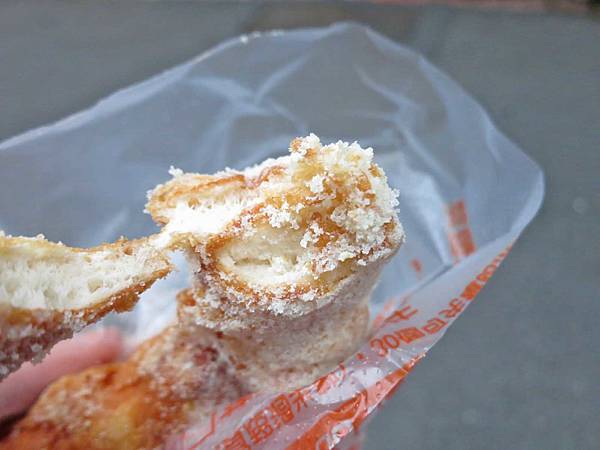 【台北美食】脆皮鮮奶甜甜圈-軟Q又帶有奶香味的脆皮甜甜圈