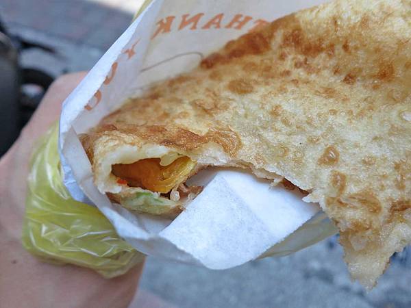 【台北美食】光華正宗老舖炸蛋蔥油餅-份量大又美味的蔥油餅