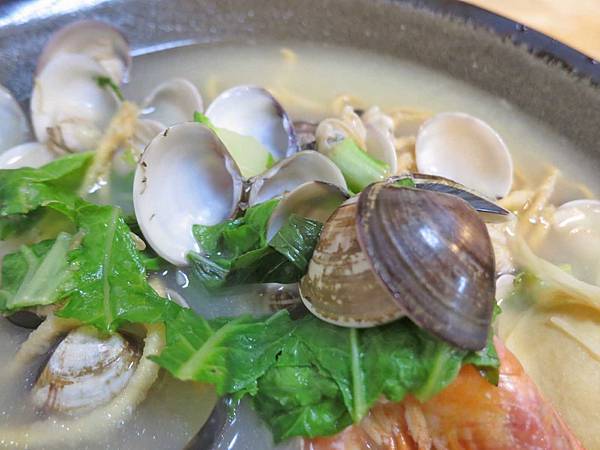 【台北美食】福星廣東粥蛤蜊麵-堆成一座小山的爆多蛤蜊