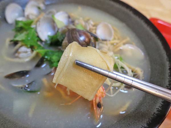 【台北美食】福星廣東粥蛤蜊麵-堆成一座小山的爆多蛤蜊