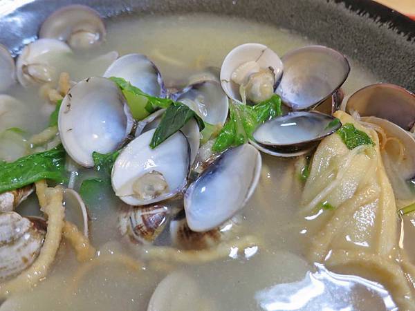 【台北美食】福星廣東粥蛤蜊麵-堆成一座小山的爆多蛤蜊