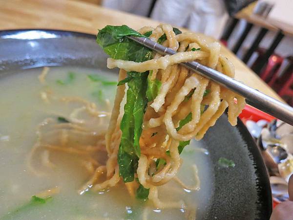 【台北美食】福星廣東粥蛤蜊麵-堆成一座小山的爆多蛤蜊