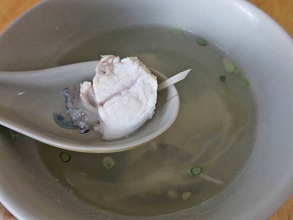 【台南美食】黑記鮮魚湯-再熱都不怕！就是要喝一碗新鮮魚湯