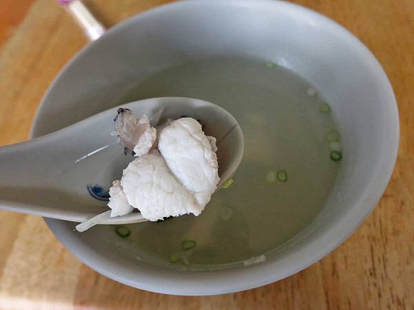 【台南美食】黑記鮮魚湯-再熱都不怕！就是要喝一碗新鮮魚湯