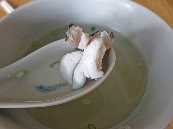 【台南美食】黑記鮮魚湯-再熱都不怕！就是要喝一碗新鮮魚湯