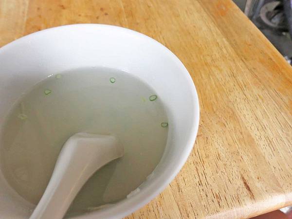 【台南美食】黑記鮮魚湯-再熱都不怕！就是要喝一碗新鮮魚湯