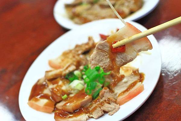 【台中美食】廖記雞肉飯-便宜又大碗，CP值極高的１５年老字號美食小吃店