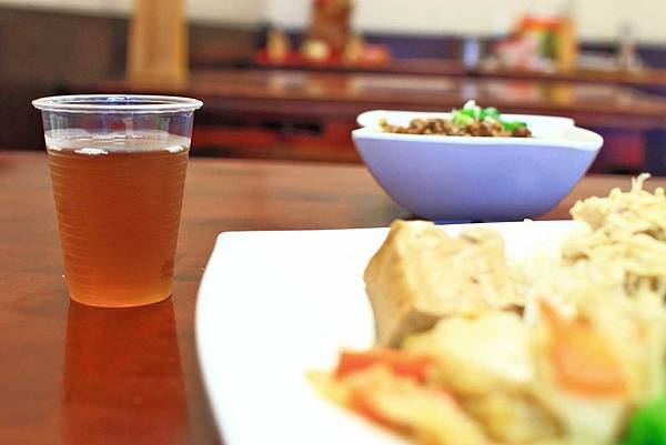 【台中美食】廖記雞肉飯-便宜又大碗，CP值極高的１５年老字號美食小吃店