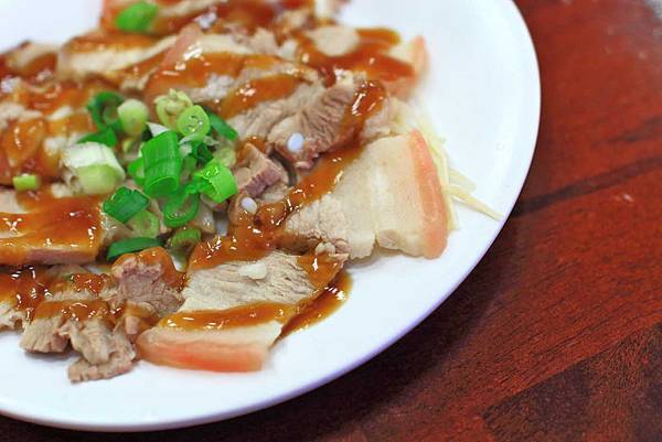 【台中美食】廖記雞肉飯-便宜又大碗，CP值極高的１５年老字號美食小吃店