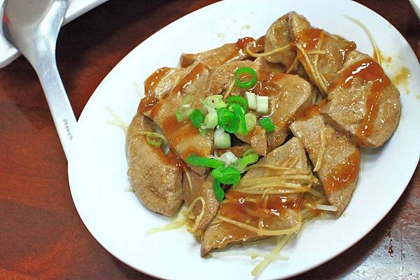 【台中美食】廖記雞肉飯-便宜又大碗，CP值極高的１５年老字號美食小吃店