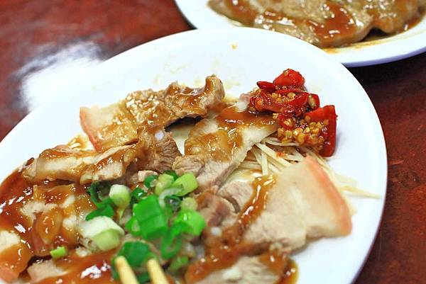 【台中美食】廖記雞肉飯-便宜又大碗，CP值極高的１５年老字號美食小吃店