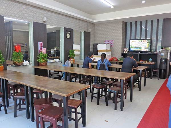 【蘆洲美食】鱻八里便當-６０元就能吃到CP值超高的美味便當店！