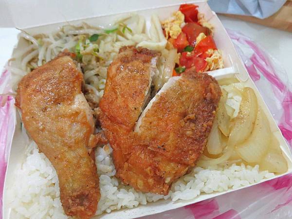 【蘆洲美食】鱻八里便當-６０元就能吃到CP值超高的美味便當店！