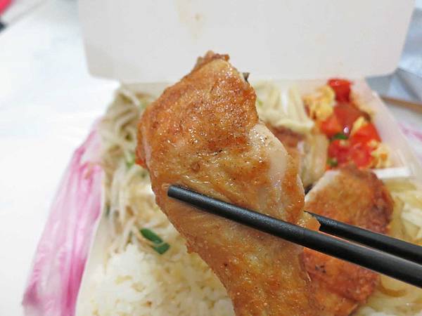 【蘆洲美食】鱻八里便當-６０元就能吃到CP值超高的美味便當店！