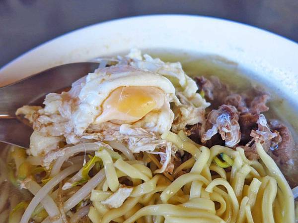 【台北美食】雙連廣東粥麵-CP值爆表!50元就能吃到超大份量美食 【台北美食】雙連廣東粥麵-CP值爆表!50元就能吃到超大份量美食