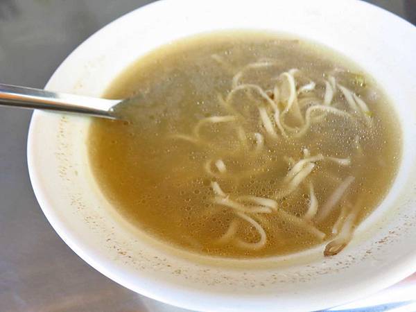 【台北美食】雙連廣東粥麵-CP值爆表!50元就能吃到超大份量美食 【台北美食】雙連廣東粥麵-CP值爆表!50元就能吃到超大份量美食