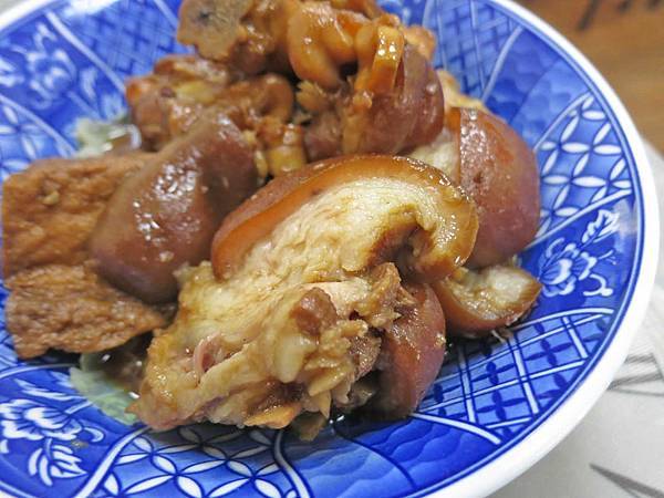 【台中美食】阿寶美食館-超多在地人推薦的炭香豬腳 【台中美食】阿寶美食館-超多在地人推薦的炭香豬腳