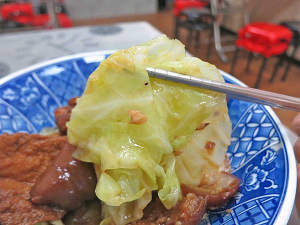 【台中美食】阿寶美食館-超多在地人推薦的炭香豬腳