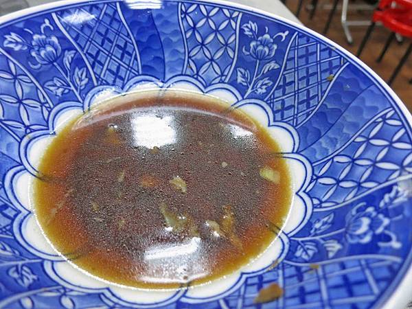 【台中美食】阿寶美食館-超多在地人推薦的炭香豬腳