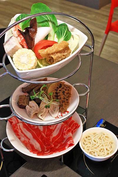 【台北美食】紅九九個人鴛鴦鍋-首創！一個人也可以吃鴛鴦麻辣火鍋