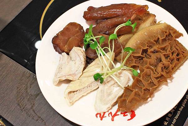 【台北美食】紅九九個人鴛鴦鍋-首創！一個人也可以吃鴛鴦麻辣火鍋