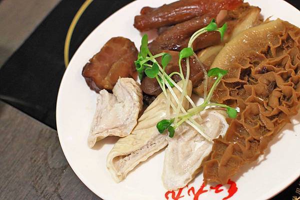 【台北美食】紅九九個人鴛鴦鍋-首創！一個人也可以吃鴛鴦麻辣火鍋