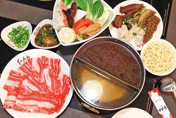 【台北美食】紅九九個人鴛鴦鍋-首創!一個人也可以吃鴛鴦麻辣火鍋 【台北美食】紅九九個人鴛鴦鍋-首創!一個人也可以吃鴛鴦麻辣火鍋