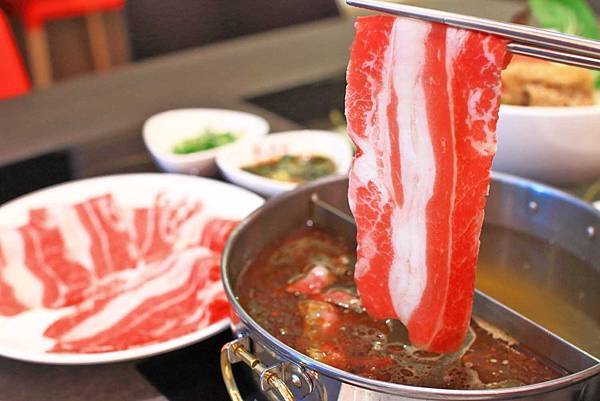 【台北美食】紅九九個人鴛鴦鍋-首創！一個人也可以吃鴛鴦麻辣火鍋