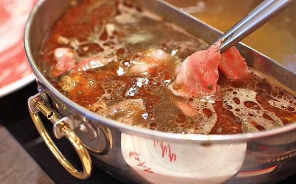 【台北美食】紅九九個人鴛鴦鍋-首創！一個人也可以吃鴛鴦麻辣火鍋