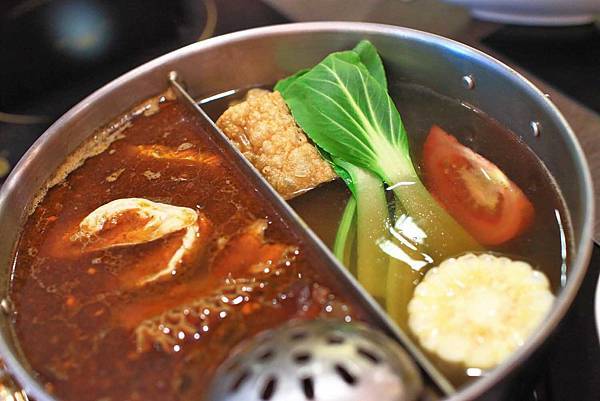 【台北美食】紅九九個人鴛鴦鍋-首創！一個人也可以吃鴛鴦麻辣火鍋