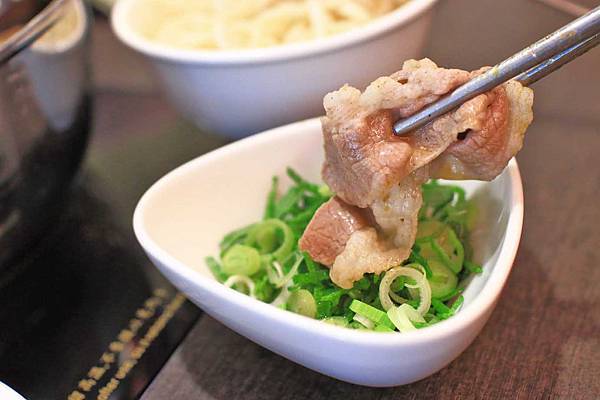 【台北美食】紅九九個人鴛鴦鍋-首創！一個人也可以吃鴛鴦麻辣火鍋