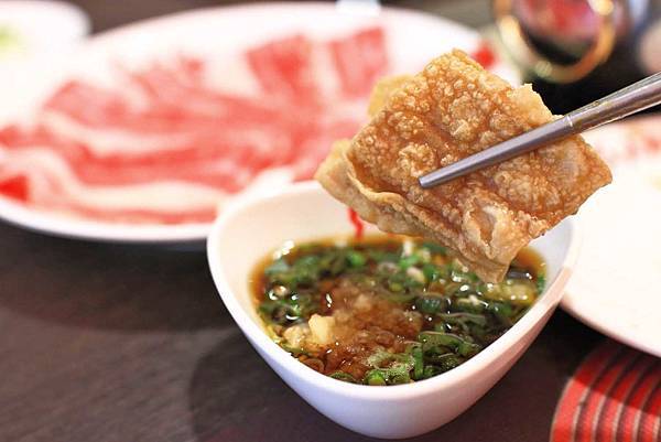 【台北美食】紅九九個人鴛鴦鍋-首創！一個人也可以吃鴛鴦麻辣火鍋