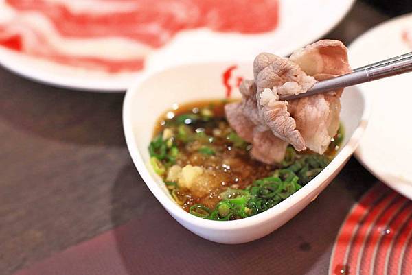 【台北美食】紅九九個人鴛鴦鍋-首創！一個人也可以吃鴛鴦麻辣火鍋