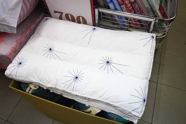 多利寶涼夏寢具清倉特賣會全面2折起！更有五星級寢具、多樣商品限量買一送一，MIT台灣製造寢具，週邊商品９９元超低出清價！限時限量，晚來就買不到啦！板橋特賣會