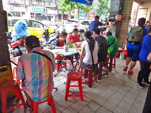 【台北美食】站前小吃店-非用餐時間也滿滿人潮的超強小吃店