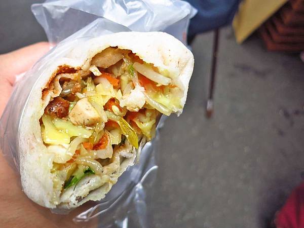 【台北美食】建國肉羹潤餅-經常大排長龍的美食小吃店 【台北美食】建國肉羹潤餅-經常大排長龍的美食小吃店