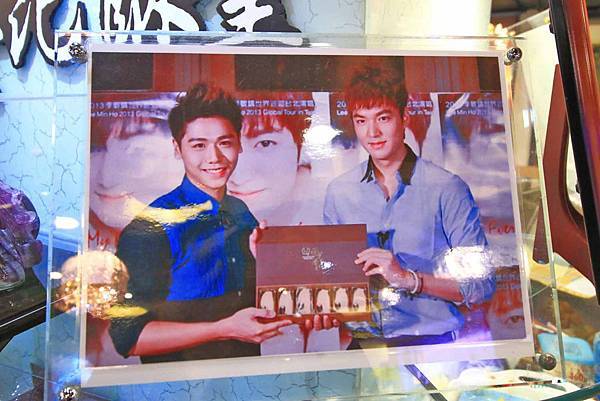 【中秋送禮自用兩相宜】港記酥皇蓬萊摩沙烘焙坊-香港人來台必買伴手禮！連明星都中意的２０年老店