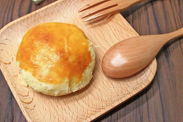 【中秋送禮自用兩相宜】港記酥皇蓬萊摩沙烘焙坊-香港人來台必買伴手禮！連明星都中意的２０年老店