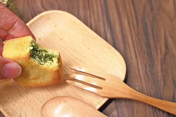 【中秋送禮自用兩相宜】港記酥皇蓬萊摩沙烘焙坊-香港人來台必買伴手禮！連明星都中意的２０年老店