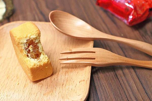 【中秋送禮自用兩相宜】港記酥皇蓬萊摩沙烘焙坊-香港人來台必買伴手禮！連明星都中意的２０年老店