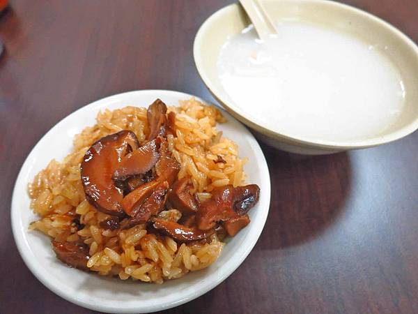 【三重美食】北路油飯-30多年老字號美食小吃店 【三重美食】北路油飯-30多年老字號美食小吃店