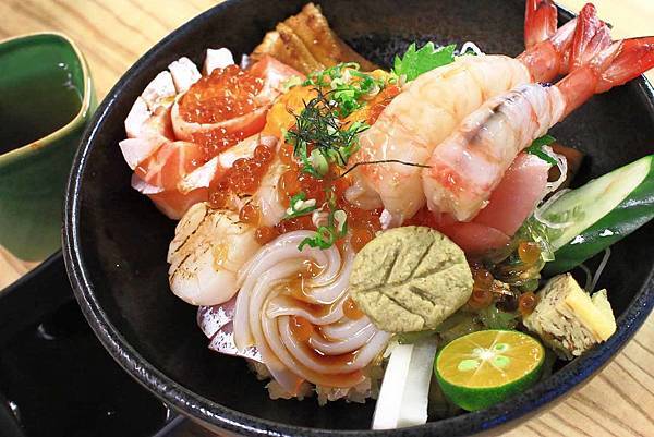【台北美食】五漁村丼飯屋-食材比一般還要厚一倍以上的巷弄版美食